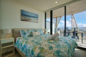 King Bed Luxury CBD Coastal Room with Amazing City Views, Spa, Gym, BBQ, Steam & Sauna Rooms Adelaide
